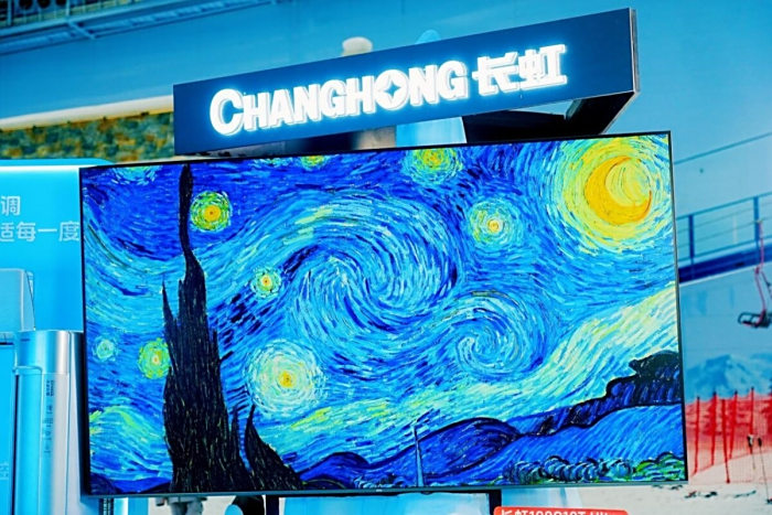 长虹百吋巨幕+虹领金，优质内容和便捷体验双在线